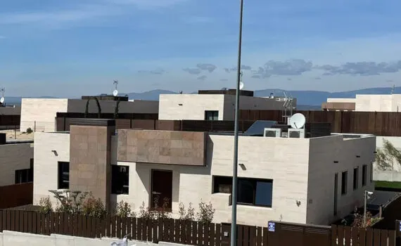 Promoción de 19 viviendas unifamiliares · instalación ejecutada por Tecnnia