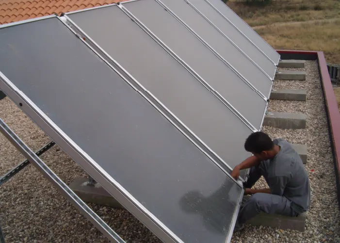 Solar Térmica · instalación realizada por Tecnnia
