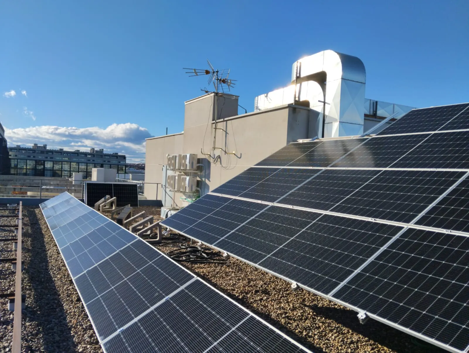 Instalación fotovoltaica industrial · proyecto Tecnnia