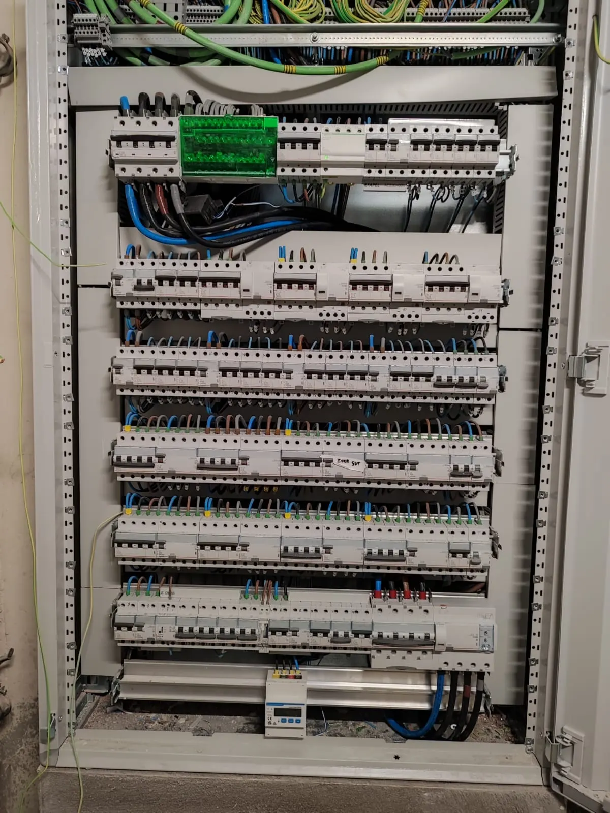 Autoconsumo para 144 viviendas · instalación ejecutada por Tecnnia