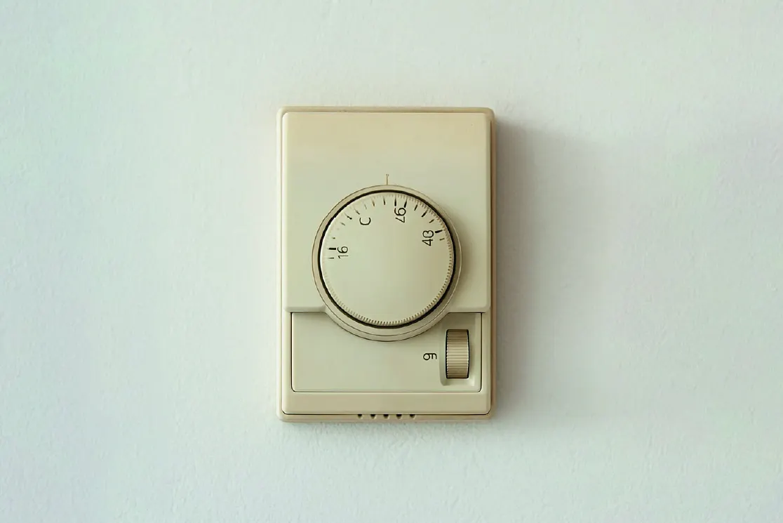 Termostato antiguo de calefacción, antes de la actualización
